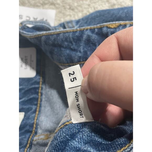 NWT Pacsun Women's Size 25 Distressed Cuffed Hem Denim Mom Shorts Sylvie Blue - Picture 9 of 13